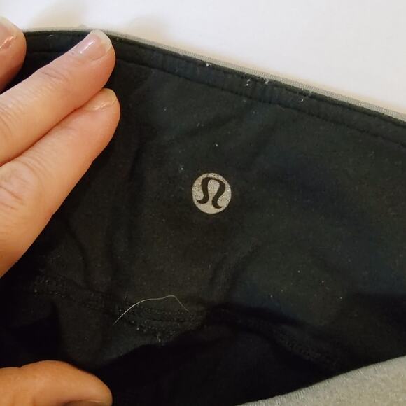 Lululemon Athletica Black & Gray Reversible Cropped Leggings Size 10 - Picture 3 of 8